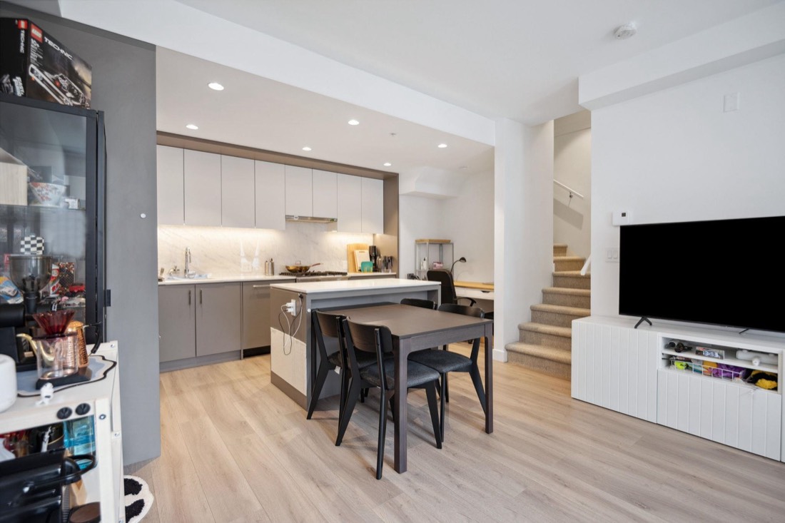 206 – 6085 Irmin Street
